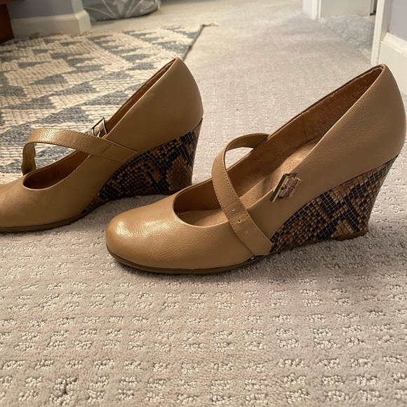 Dress shoes - Picture 2 of 3